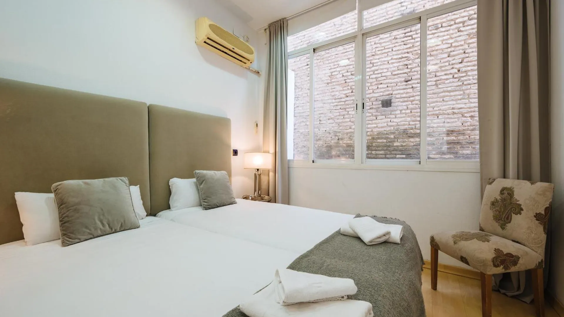 Homeyseville-Amazing Views Cathedral Tomas De Ibarra - 8 Pax, Parking Optional Appartement